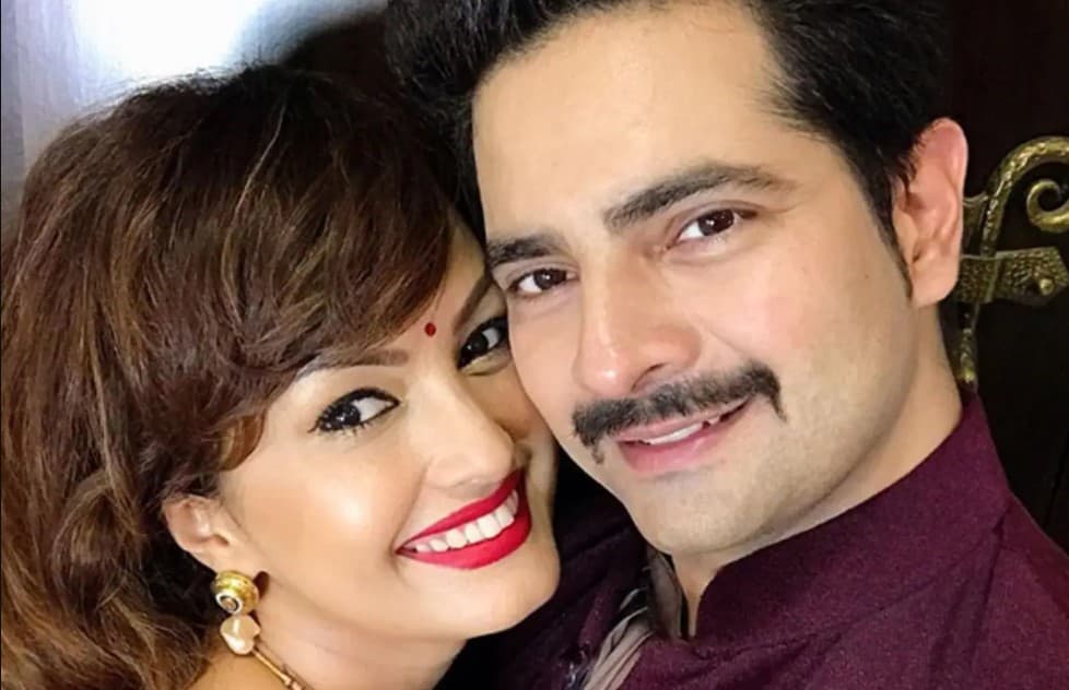 निशा रावल संग अफेयर की खबरों पर रोहित सेठिया ने तोड़ी चुप्पी, बोले- करण से पूछो कि MM कौन हैं?