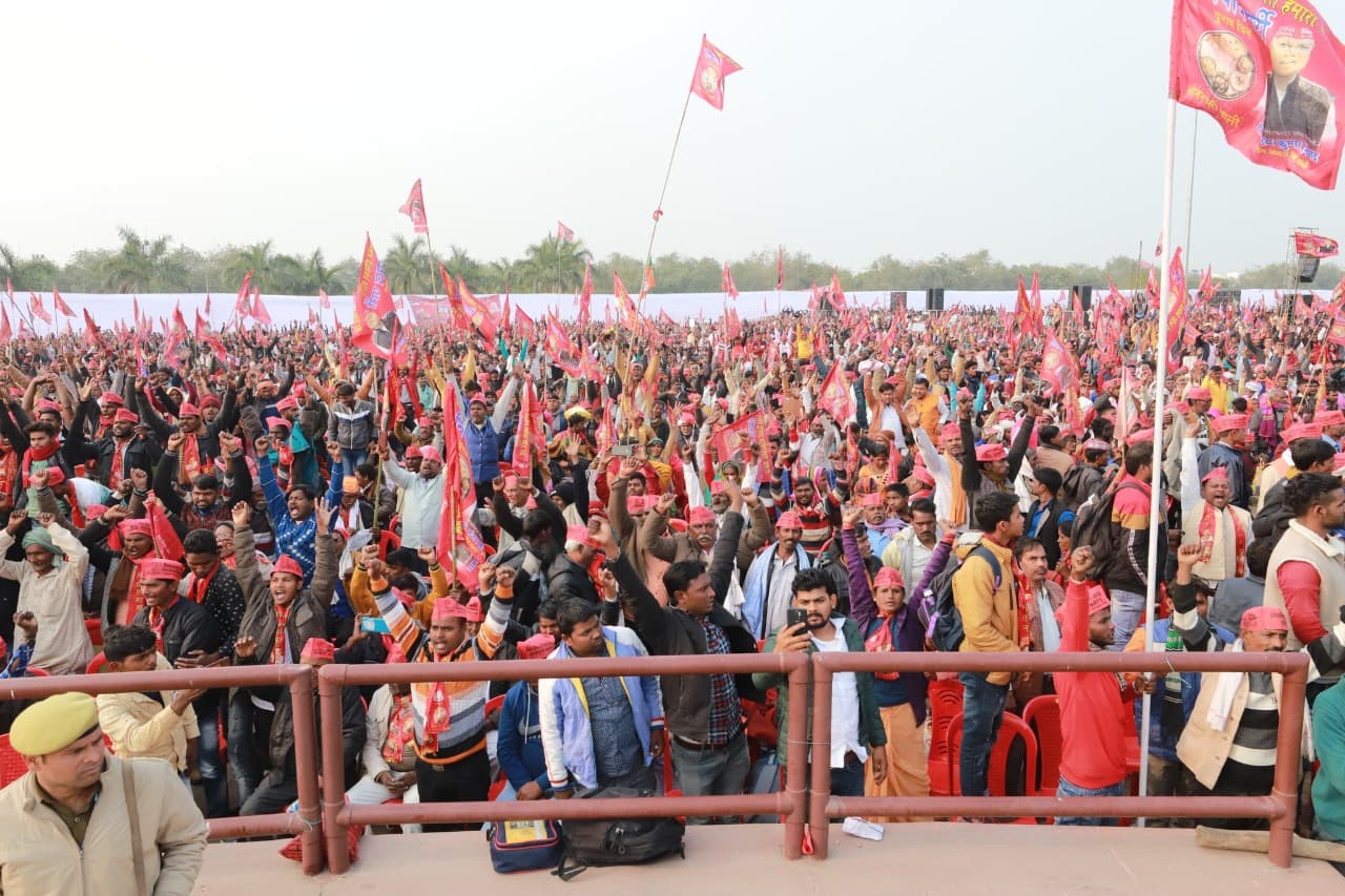 UP Chunav 2022: आरक्षण की उम्मीद से आया निषाद समाज निराश, घोषणा न होने से लगाया नारा आरक्षण नहीं तो वोट नहीं