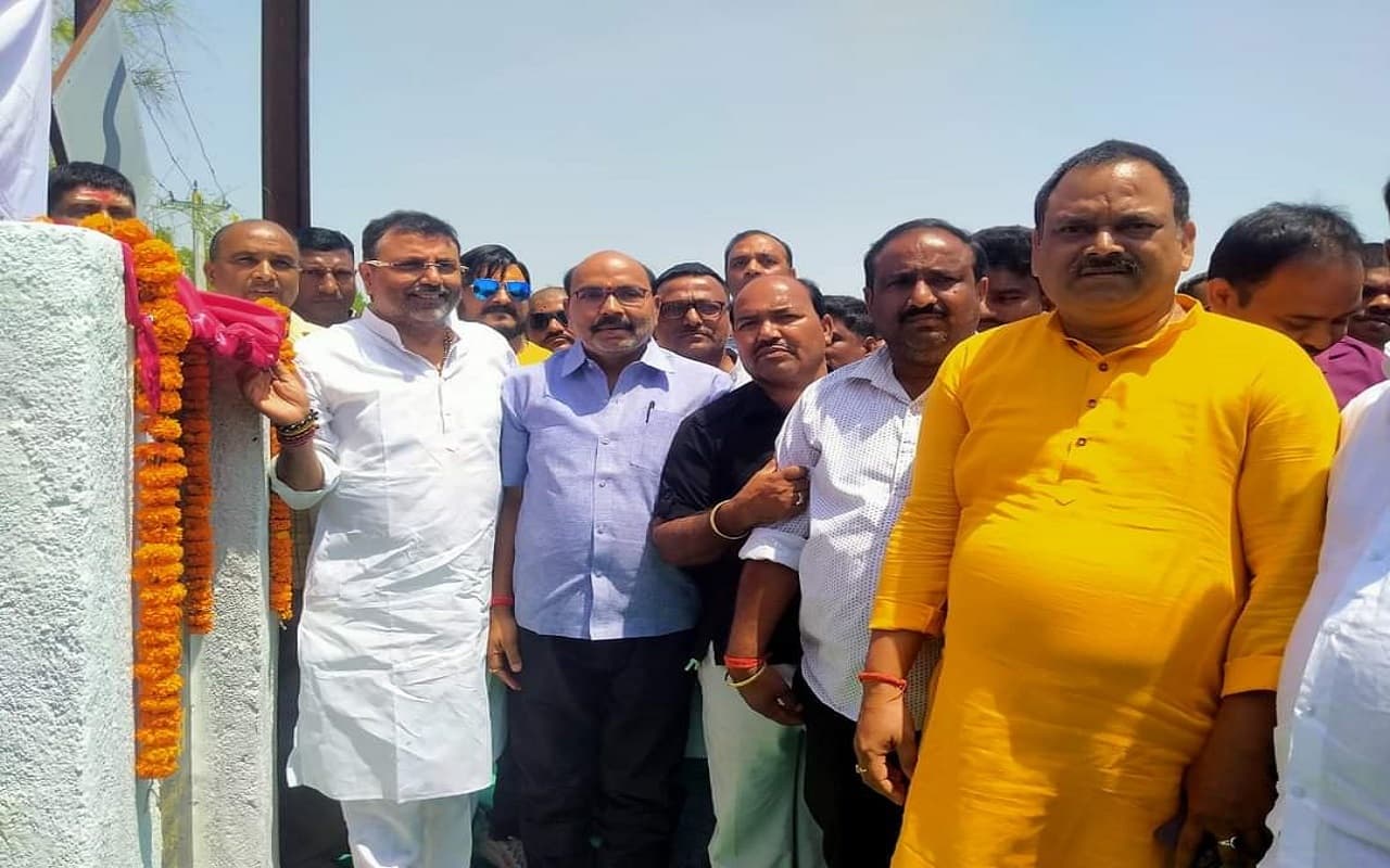 6 सड़कों का शिलान्यास कर सांसद निशिकांत दुबे ने की घोषणा, गोड्डा लोकसभा क्षेत्र में बनेंगी 53 ग्रामीण सड़कें