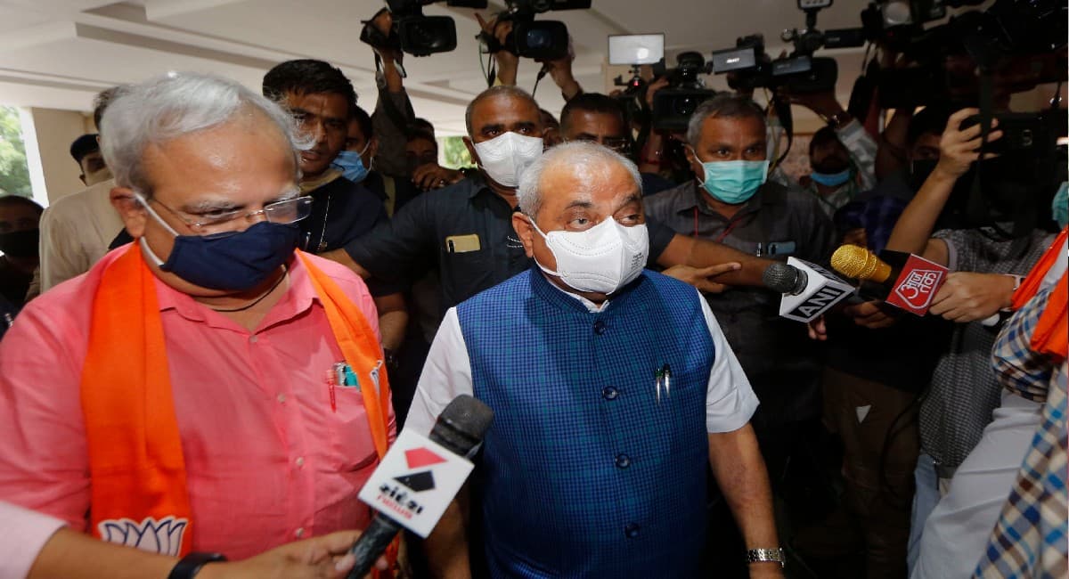 Gujarat Latest Updates : नितिन पटेल की एक ना चली! आंख में आंसू लिए बोले- कोई नाराजगी नहीं