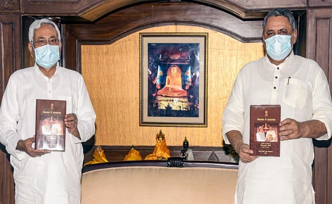 Bihar News : सीएम नीतीश ने किया विधानसभा अध्यक्ष की किताब ‘सियासत में सदाशयता’ का विमोचन