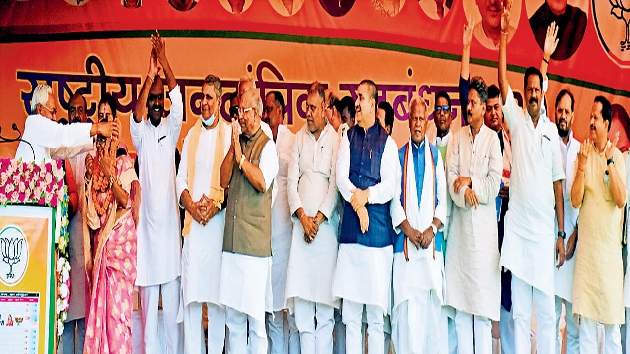 बोचहां उपचुनाव: भाजपा प्रत्याशी ने वोट के लिए आजमाया अनोखा तरीका, खोइंछा तय करेगा बेबी कुमारी का भाग्य?