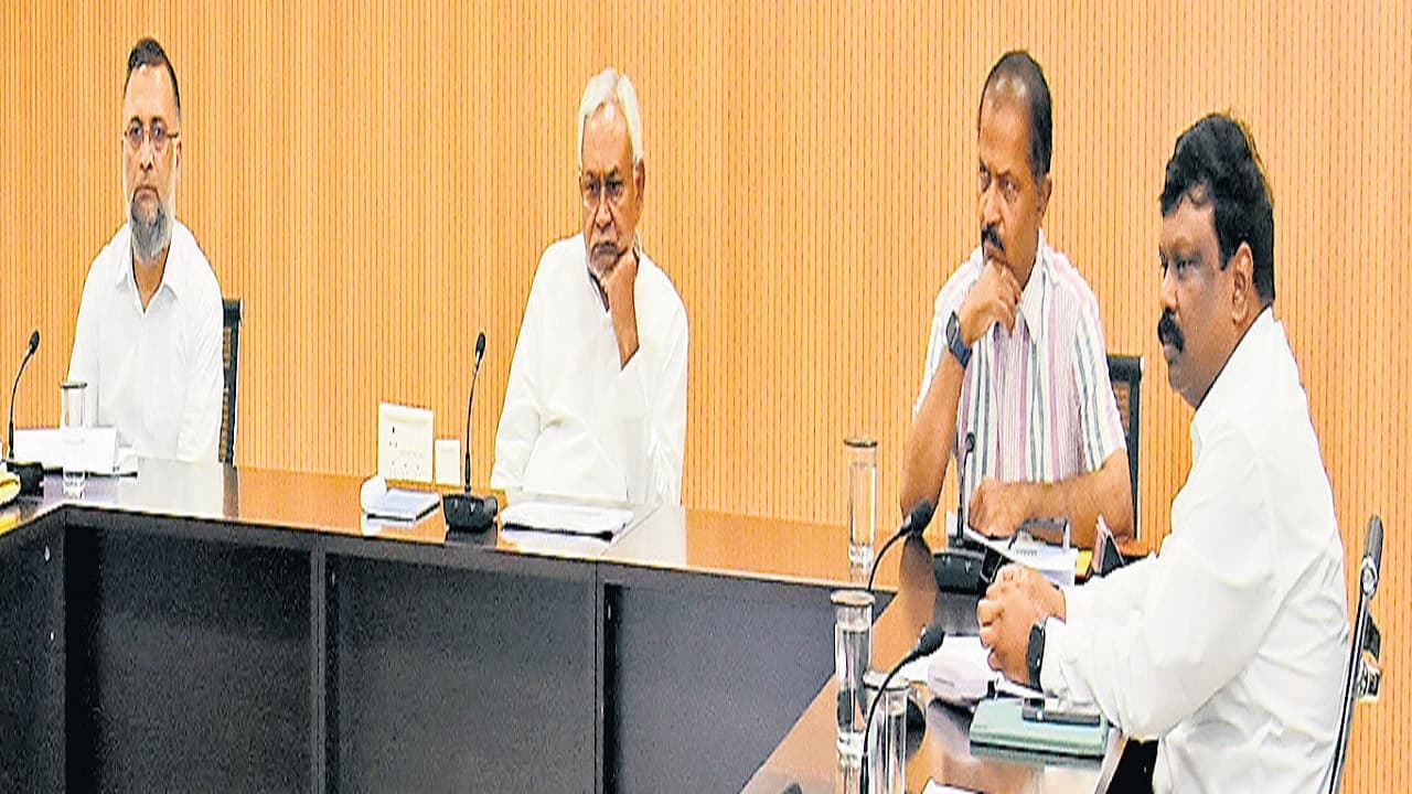 बिहार पुलिस में निकाली जाएगी नयी वैकेंसी, प्रदेश में अपराधियों पर नकेल कसने के लिए सीएम नीतीश का निर्देश