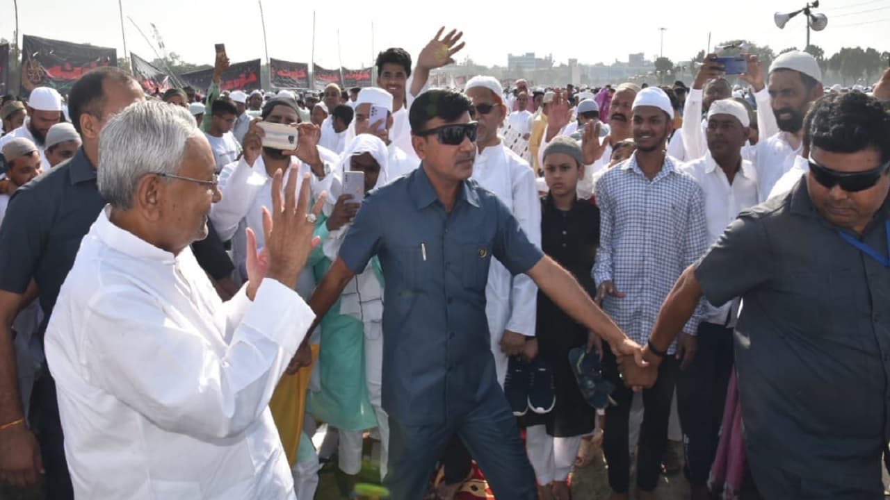 ईद की मुबारकबाद देने फुलवारी शरीफ पहुंचे CM नीतीश कुमार, इमारत शरिया व खानकाह मुजीबिया में हुआ इस्तकबाल