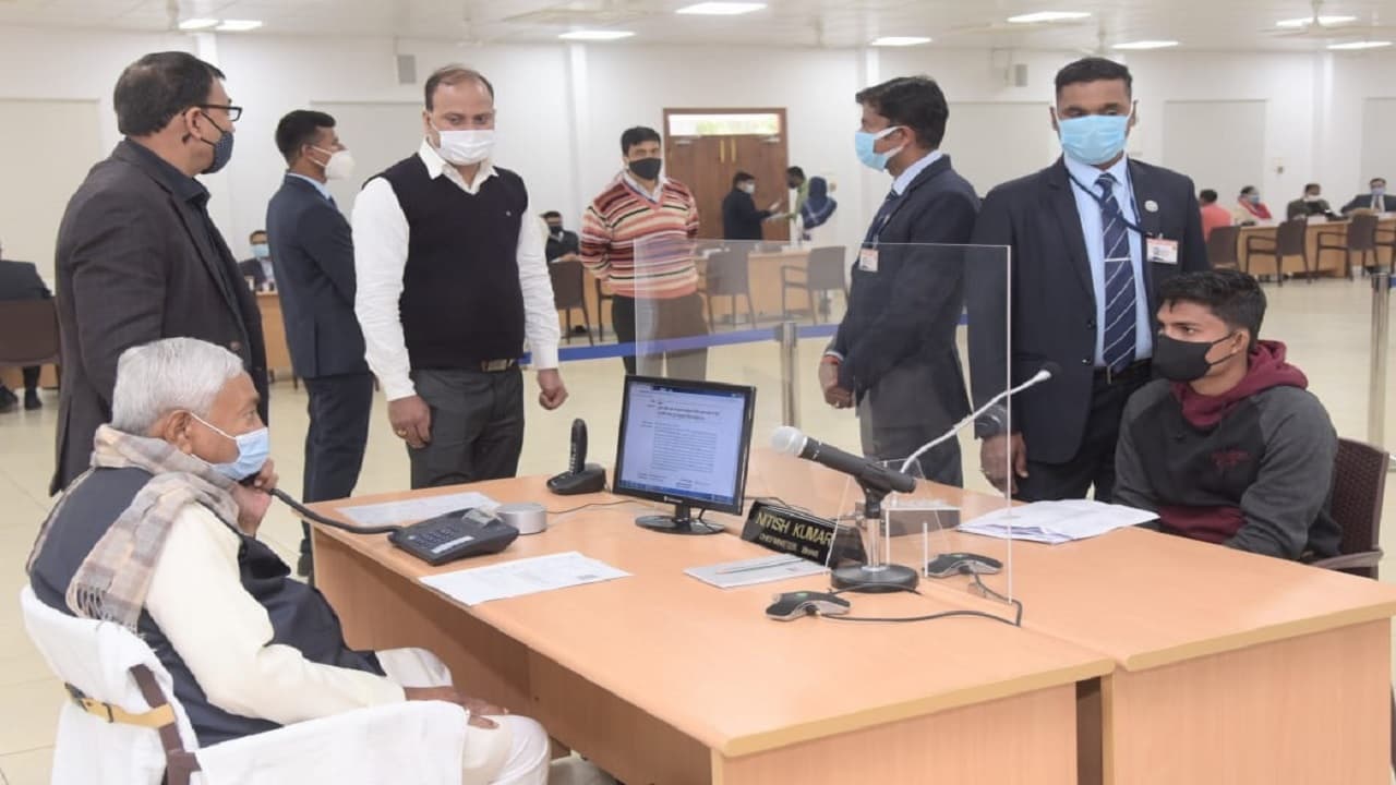 Bihar News: नीतीश कुमार फिर से जनता के दरबार में, 159 फरियादियों की सीएम ने सुनी फरियाद