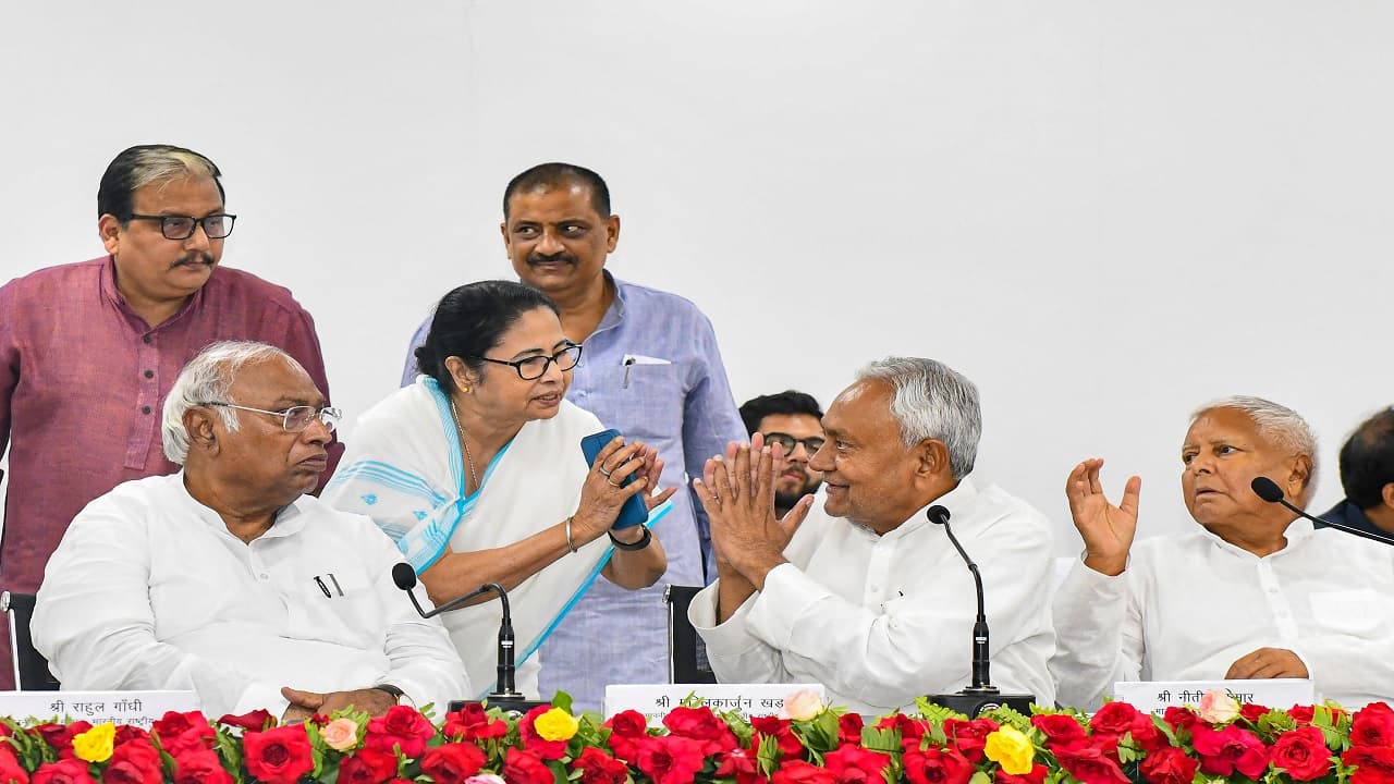 मुंबई में 'इंडिया' गठबंधन की बैठक का आज दूसरा दिन, संयोजक व संगठन पर फैसला, जानिए और क्या होगा तय?