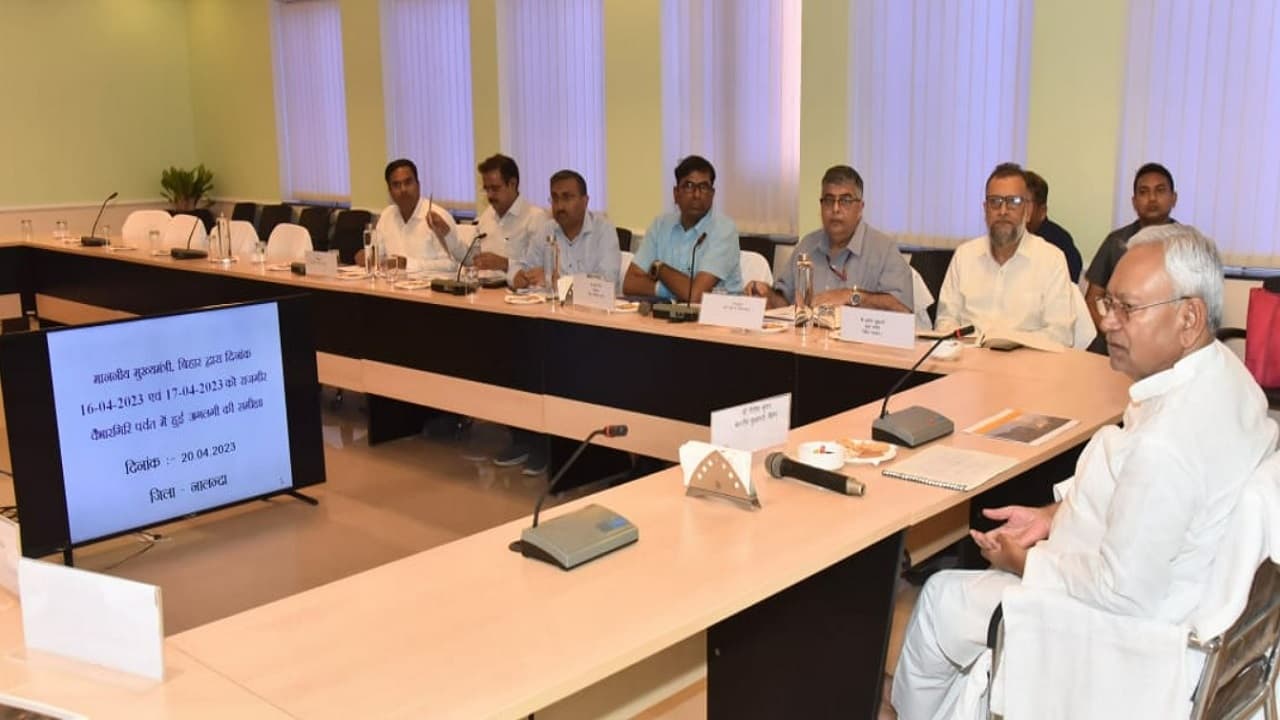 नीतीश कुमार वैभरगिरी आग का निरीक्षण करने पहुंचे राजगीर, अधिकारियों के साथ कर रहे समीक्षा बैठक, जानें अपडेट