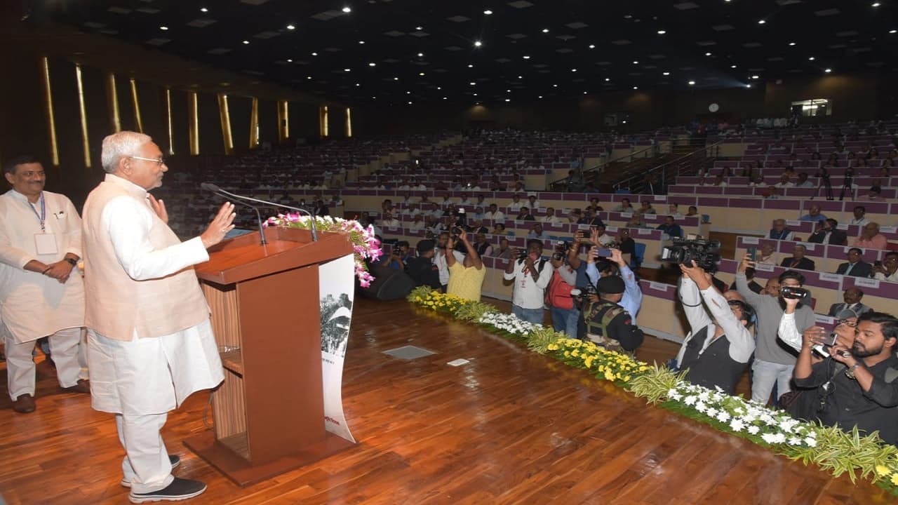 Nitish Kumar ने कहा- इंजीनियरिंग की पढ़ाई कर मिली थी नौकरी, मगर देश सेवा के लिए जेपी आंदोलन में हुए शामिल