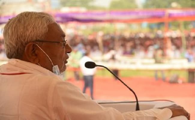 बिहार इलेक्शन 2020: नीतीश का लालू से सवाल, जिसके कारण से जेल गये, उसी पैसे से 10 लोगों को नौकरी देने की व्यवस्था करेंगे क्या? बिहार इलेक्शन 2020: नीतीश का लालू से सवाल, जिसके कारण से जेल गये, उसी पैसे से 10 लोगों को नौकरी देने की व्यवस्था करेंगे क्या?