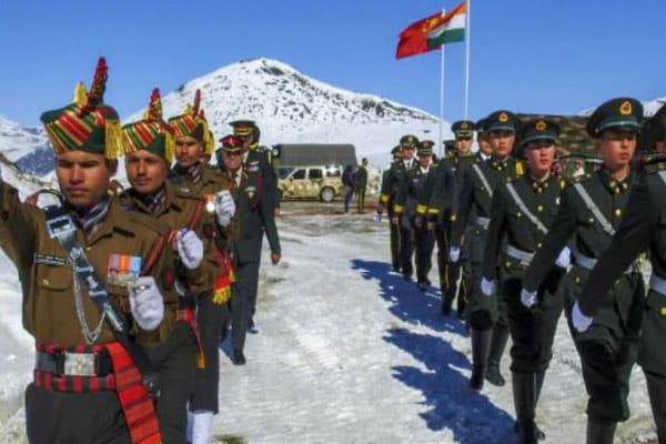 पेन्गौंग झील को लेकर क्या है तनाव, आइए भारत चीन वार्ता से पहले इसे समझें