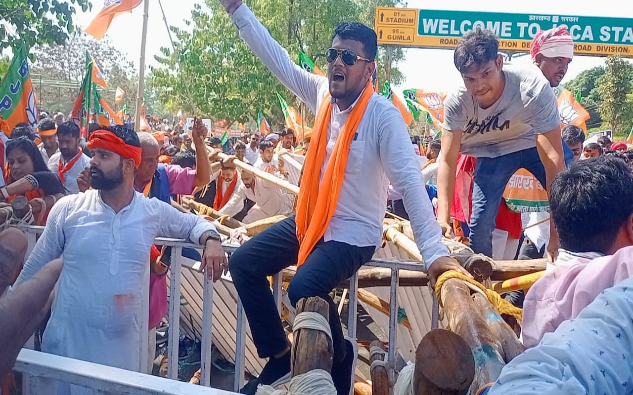 झारखंड सचिवालय घेराव LIVE: 30 बीजेपी कार्यकर्ता समेत चतरा सांसद सुनील सिंह भी घायल