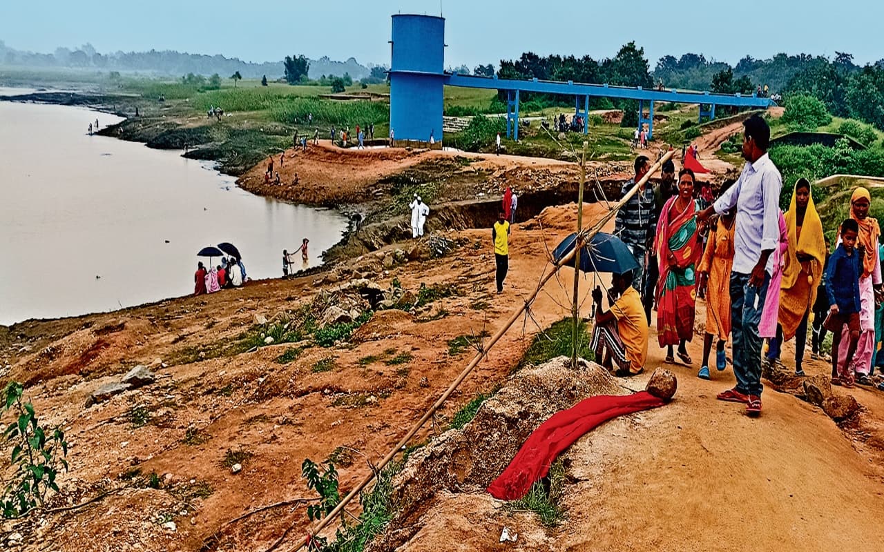 गिरिडीह में नौलखा डैम का कलवर्ट टूटने से 80% पानी हो चुका है बर्बाद, लोगों को सता रही घटते जलस्तर की चिंता