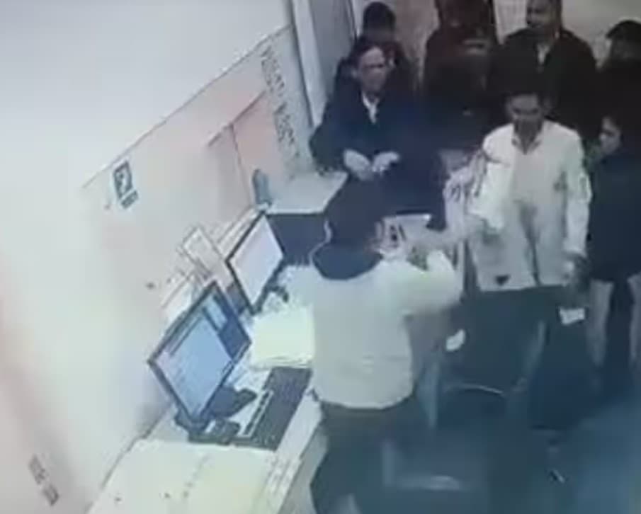 Noida: महिला डॉक्टर ने टेक्नीशियन को जड़े थप्पड़, जान से मारने की दी धमकी, वीडियो वायरल, जांच में जुटी पुलिस