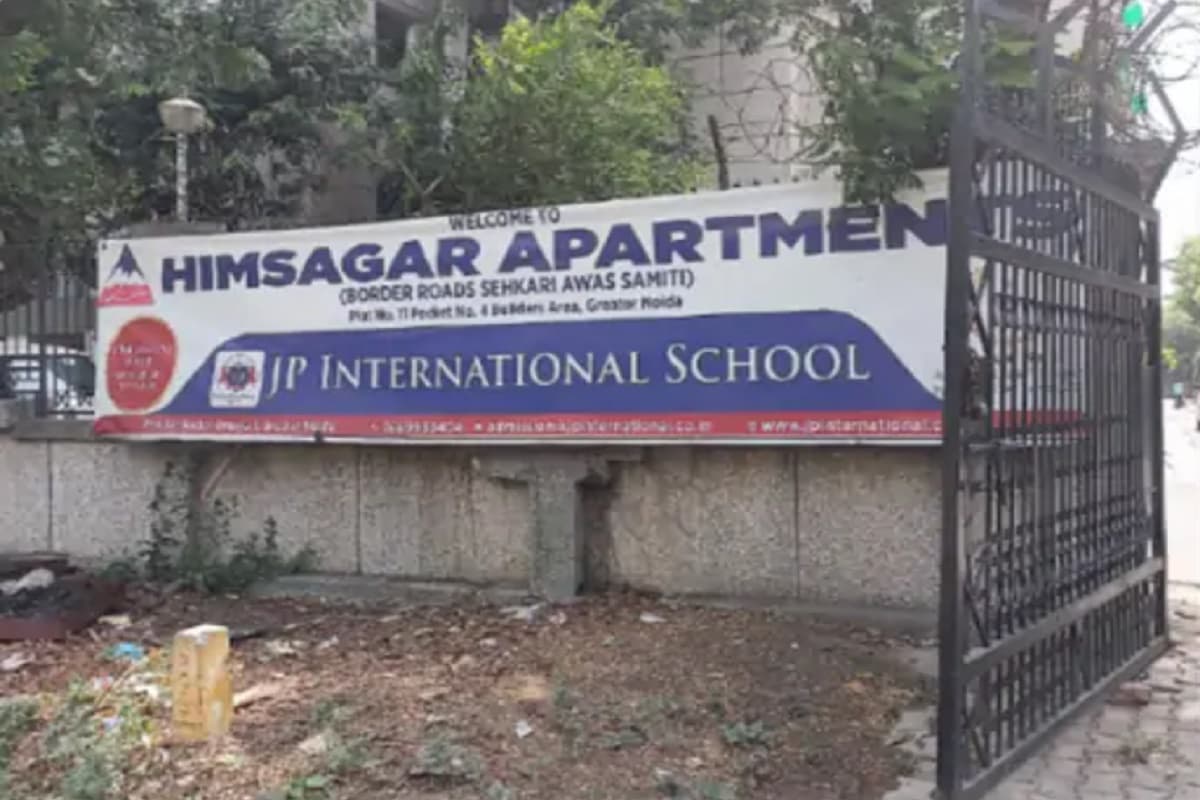 नोएडा: सोसायटी में लुंगी और नाइटी पहनने पर लगाया बैन, फिर RWA ने नोटिस जारी कर ड्रेस कोड को लेकर कही ये बात