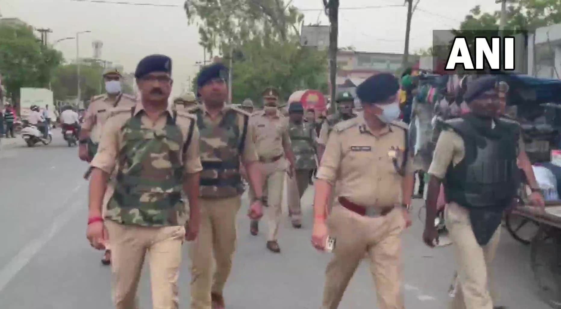 मथुरा में आज अलर्ट मोड पर प्रशासन, हिन्दू महासभा ने किया मस्जिद परिसर में हनुमान चालीसा के पाठ का आह्वान