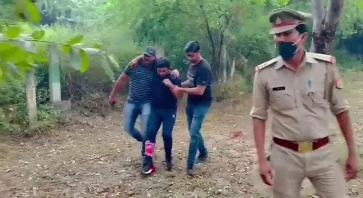 Noida News: लोगों को लिफ्ट देकर करता था लूटपाट, पुलिस ने एनकाउंटर कर पेचकस गैंग के चार बदमाशों को दबोचा