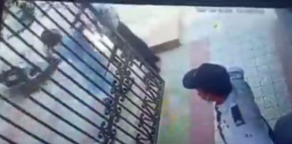 नोएडा में गालीबाजी के वीडियो वायरल होने के बाद सामने आई थप्पड़बाज महिला, गार्ड ने कहा- मुझे न्याय चाहिए