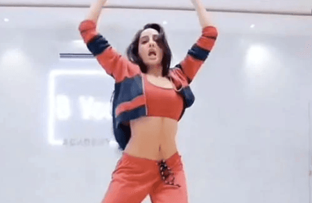 नोरा फतेही ने 'गर्मी सॉन्ग' पर डांस कर इंटरनेट पर लगाया आग, वायरल हो रहा वीडियो