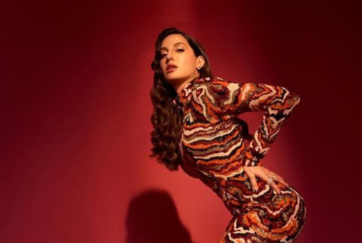 नोरा फतेही ने शिमर बॉडीकॉन ड्रेस में शेयर की ग्लैमरस तसवीरें, फैंस ने कमेंट में लिखा- कपिल शर्मा के...