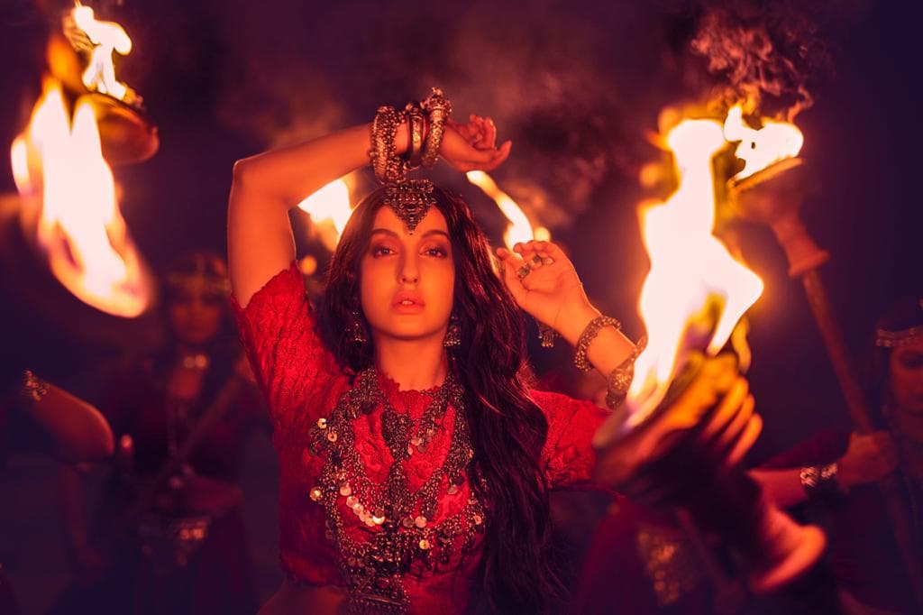 Nora Fatehi के बंजारन लुक से आपको भी हो जाएगा प्यार, महज 5 दिनों में ही गाने ने मचाई धूम