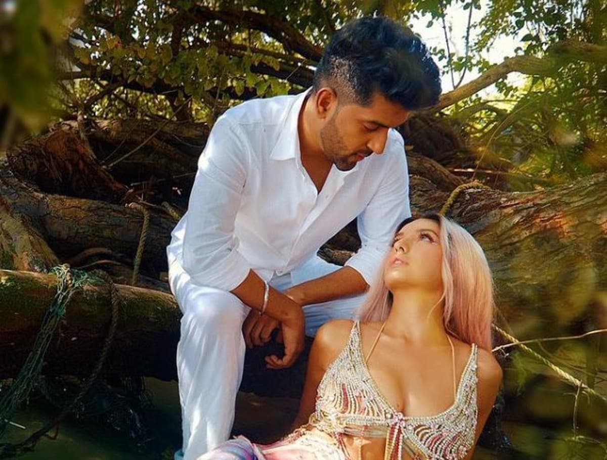 गुरु रंधावा ने नोरा फतेही संग अपना रिश्ता किया ऑफिशियल! दोनों की बीच फोटो वायरल