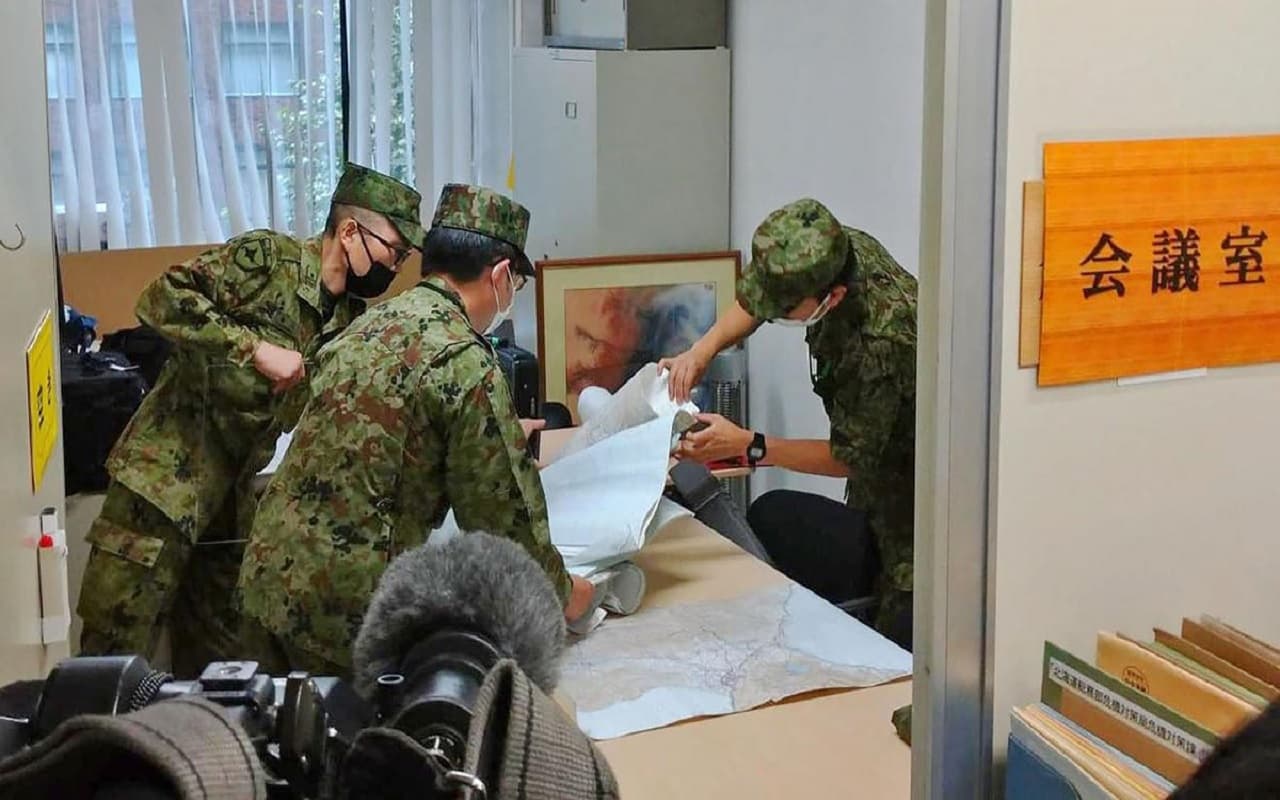 North Korea On Japan: उत्तर कोरिया ने जापान के ऊपर दागी मिसाइलें, कई ट्रेनें रोकी गई, चेतावनी जारी