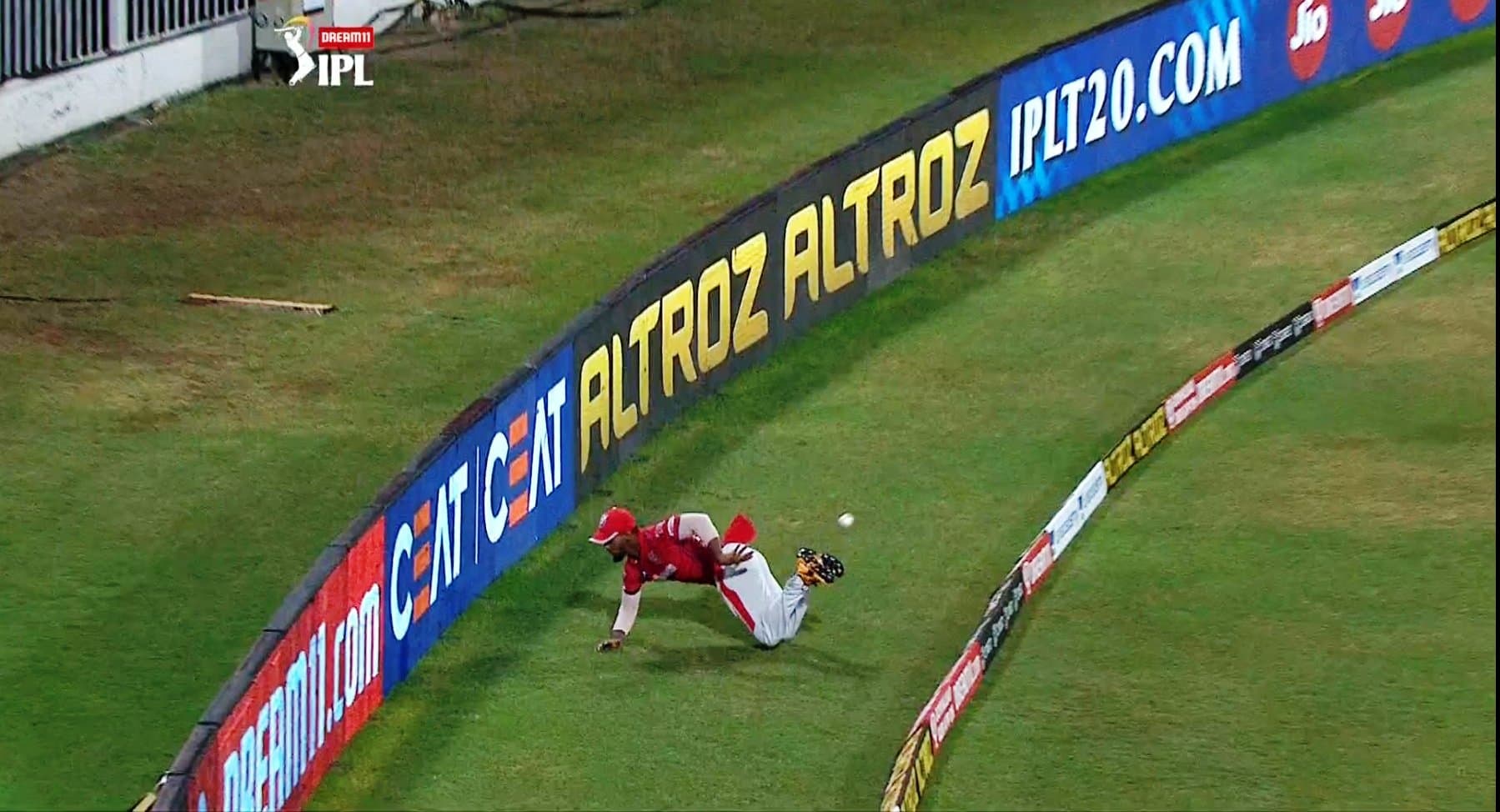 कभी व्हील चेयर पर थे निकोलस पूरन, डॉक्टर ने दी थी क्रिकेट से तौबा करने की सलाह, अब IPL में अपनी फील्डिंग से पूरी दुनिया को चौंका दिया