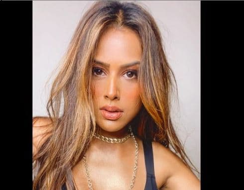 निया शर्मा का पिंक टॉप में स्टाइलिश अंदाज वायरल, फैंस बोले- 'आप जैसा कोई...' जमकर शेयर किया जा रहा VIDEO