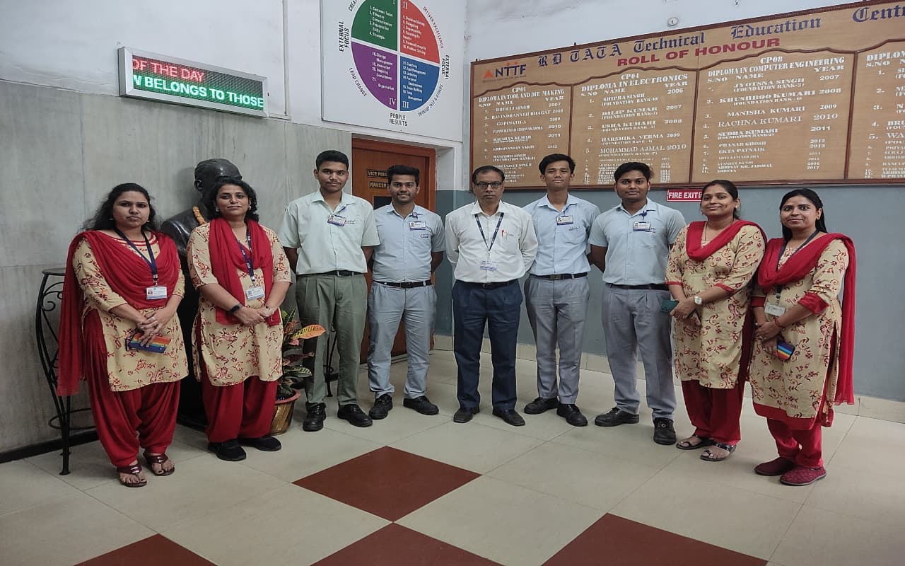 NTTF के 4 छात्रों का जॉनसन कंट्रोल कंपनी में चयन, इतने लाख का मिला पैकेज