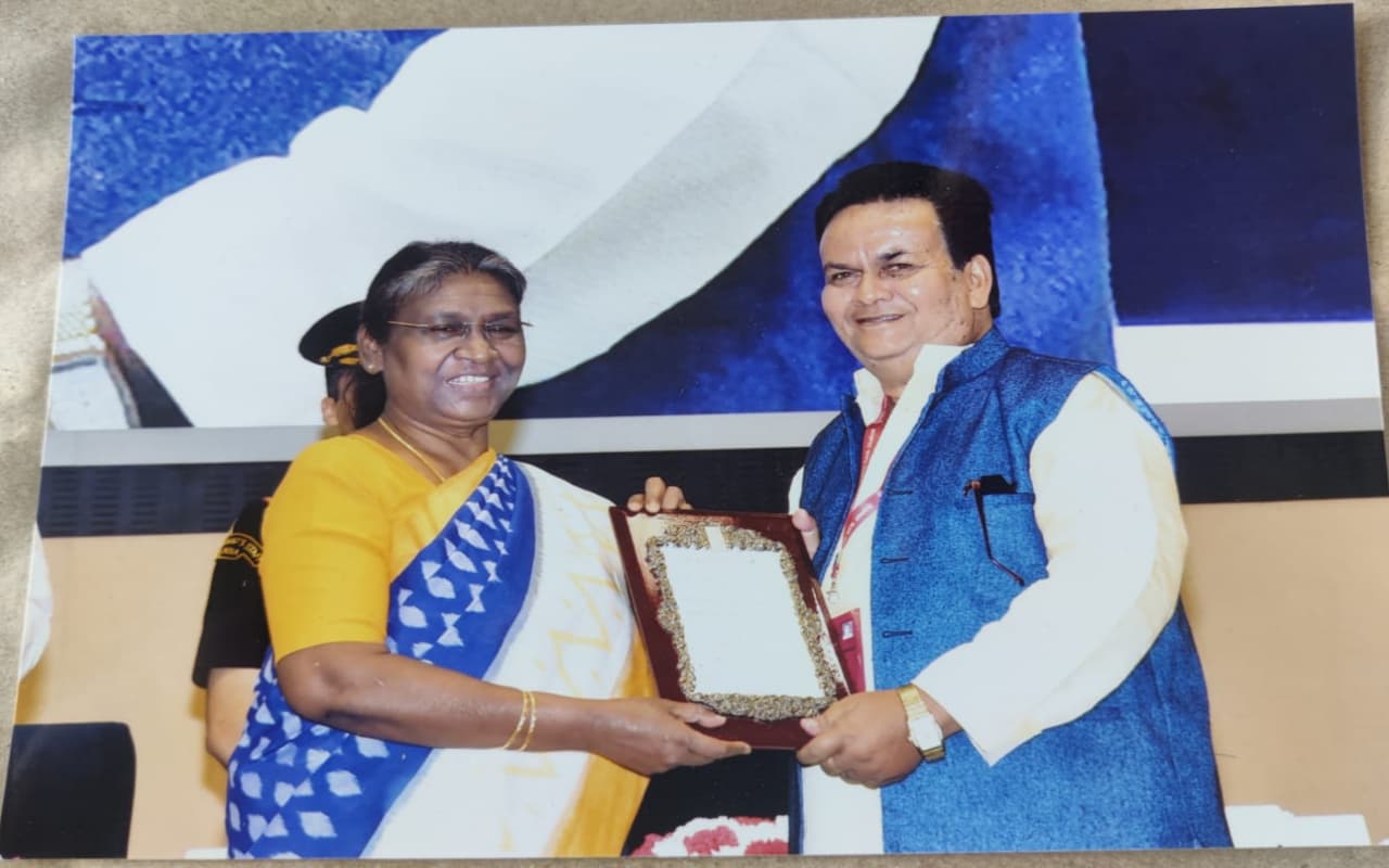 सरायकेला के छऊ कलाकार ब्रजेंद्र पटनायक को मिला संगीत नाटक एकेडमी अवार्ड, देखें तस्वीरें