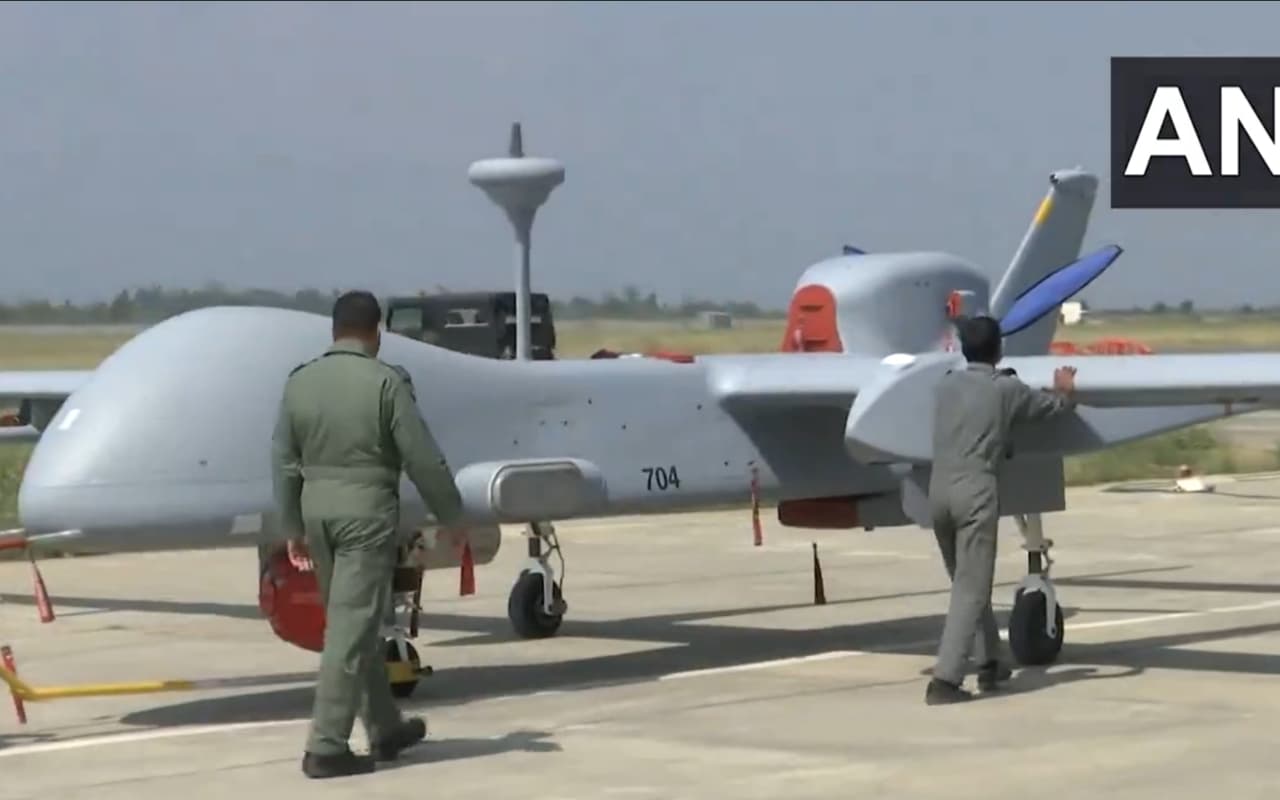 अकेला ड्रोन रखेगा पाकिस्तान और चीन पर नजर, बहुत खास है Heron Mark-2
