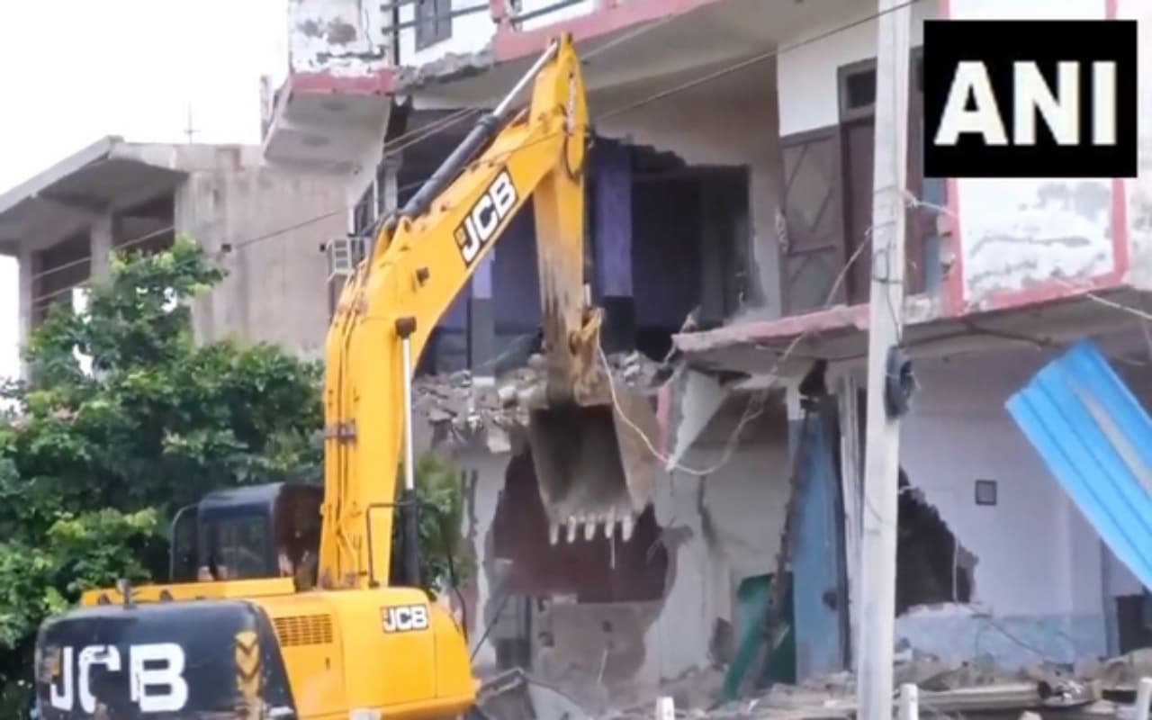 Nuh Violence: हरियाणा के नूंह में बुलडोजर एक्शन पर हाईकोर्ट का ब्रेक, तोड़फोड़ पर लगी रोक, कई एकड़ जमीन खाली