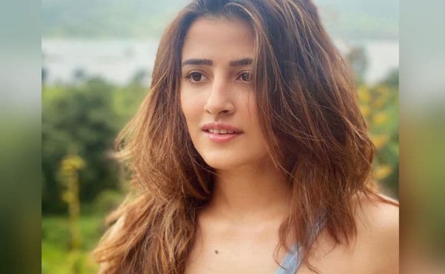 नुपूर सैनन का लेटेस्‍ट बोल्‍ड फोटोशूट वायरल, एक्‍ट्रेस की इन तसवीरों पर फिदा हुए फैंस