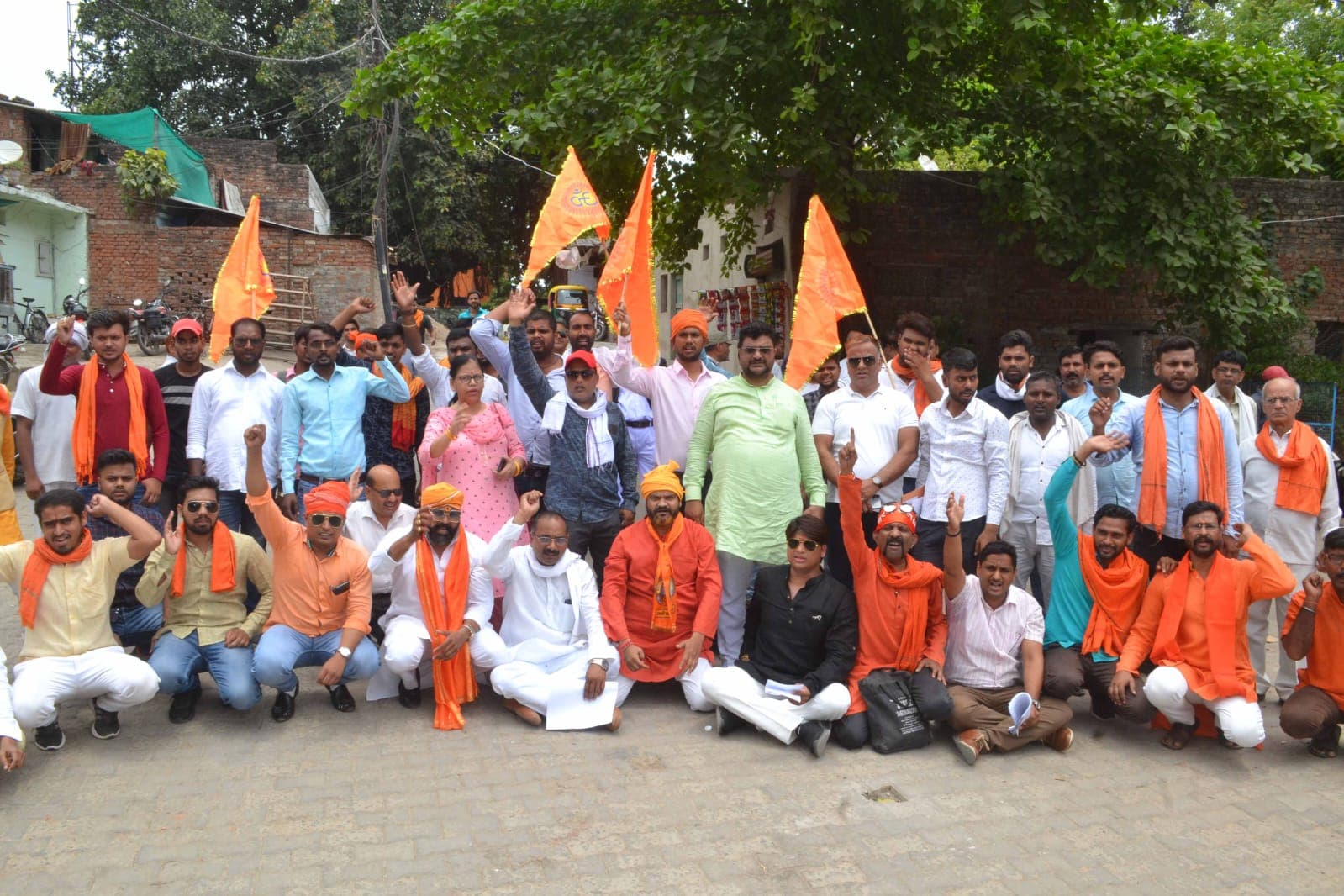 Varanasi: निलंबित BJP प्रवक्‍ता नूपुर शर्मा के समर्थन में किया हनुमान चालीसा का पाठ, विहिप ने की मांग...