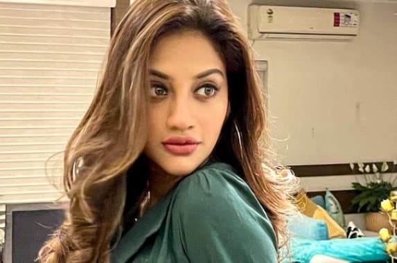 Nusrat Jahan ने बेबी बंप फ्लॉन्ट करते हुए शेयर की लेटेस्ट तसवीर, कमेंट में लिखा खोए हुए पक्षी को घर