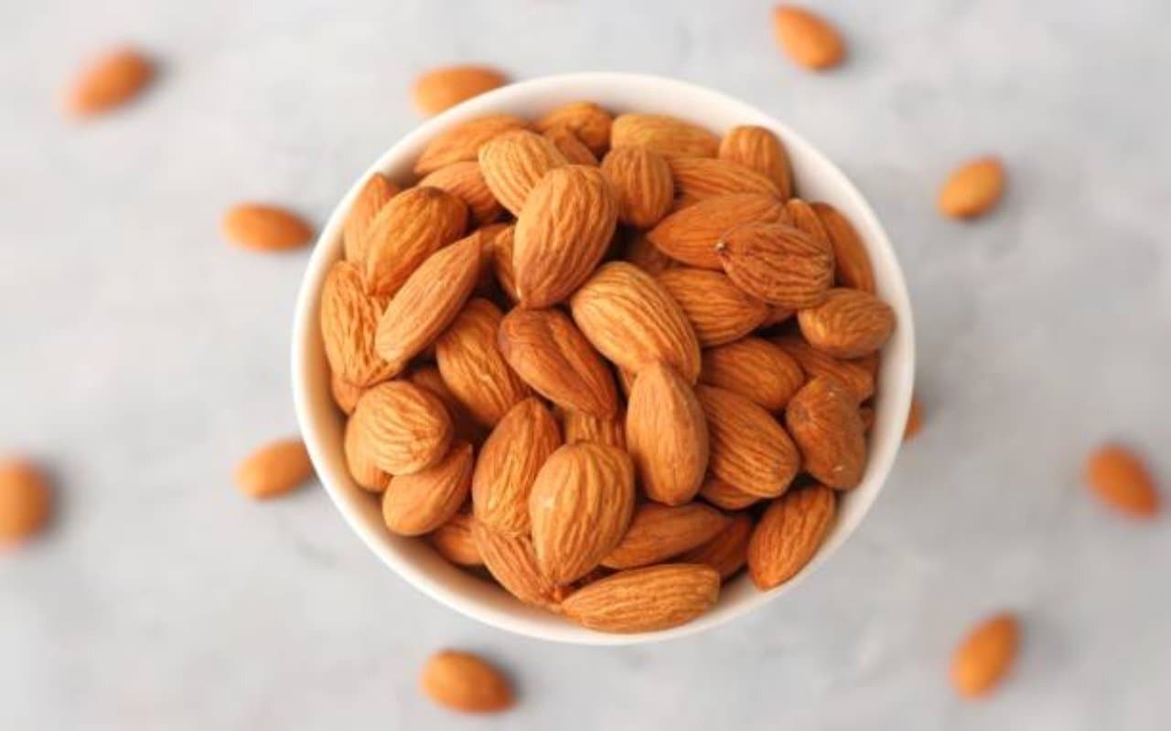 Health Tips: विंटर सीजन में जरूरत से ज्यादा बादाम खाना पड़  सकता है महंगा, जाने क्या हो सकता है नुकसान