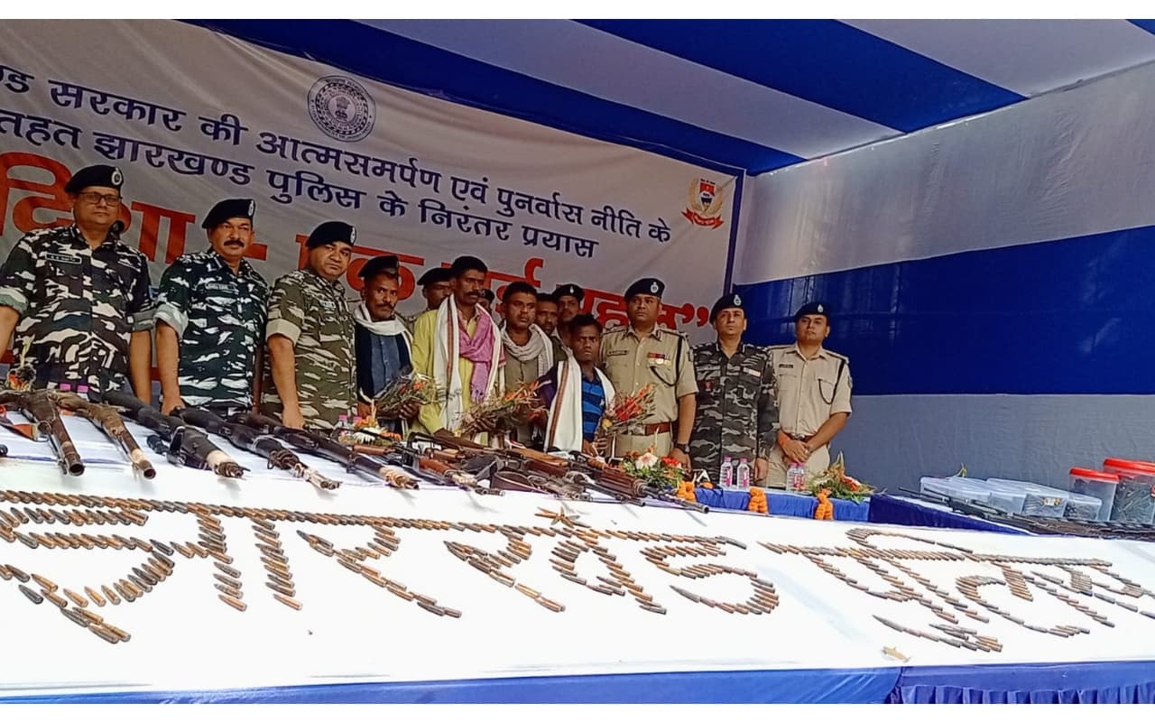 Naxal News: 10 लाख के इनामी अमरजीत यादव समेत झारखंड-बिहार के 5 शीर्ष नक्सलियों ने रांची में किया सरेंडर