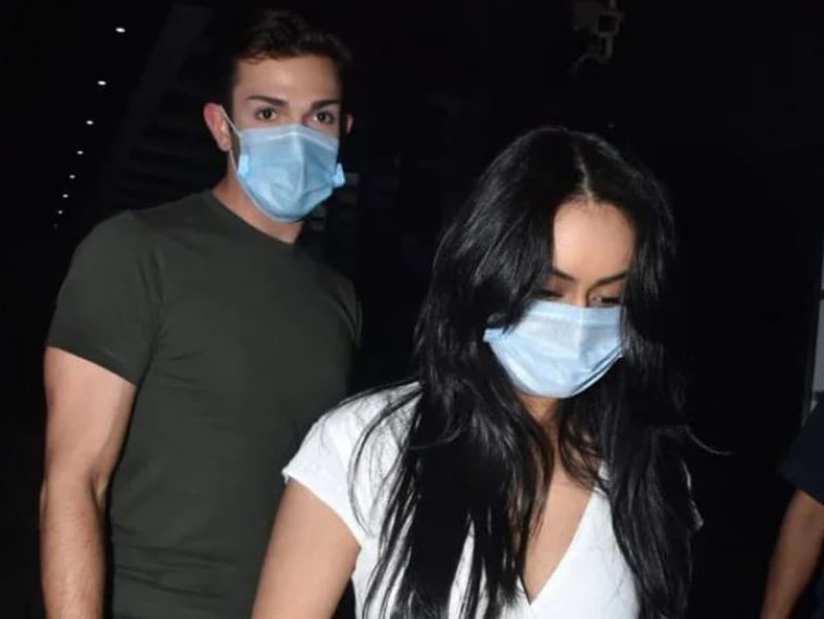 काजोल की बेटी Nysa Devgan रेस्ट्रॉन्ट के बाहर इस खास शख्स के साथ हुई स्पॉट, फैंस बोले- ये सीक्रेट पर्सन कौन...