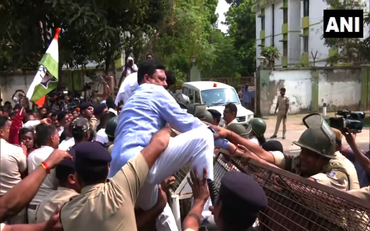 Adani मामले में कांग्रेस का देशव्यापी प्रदर्शन, बीजेपी सरकार पर साधा निशाना