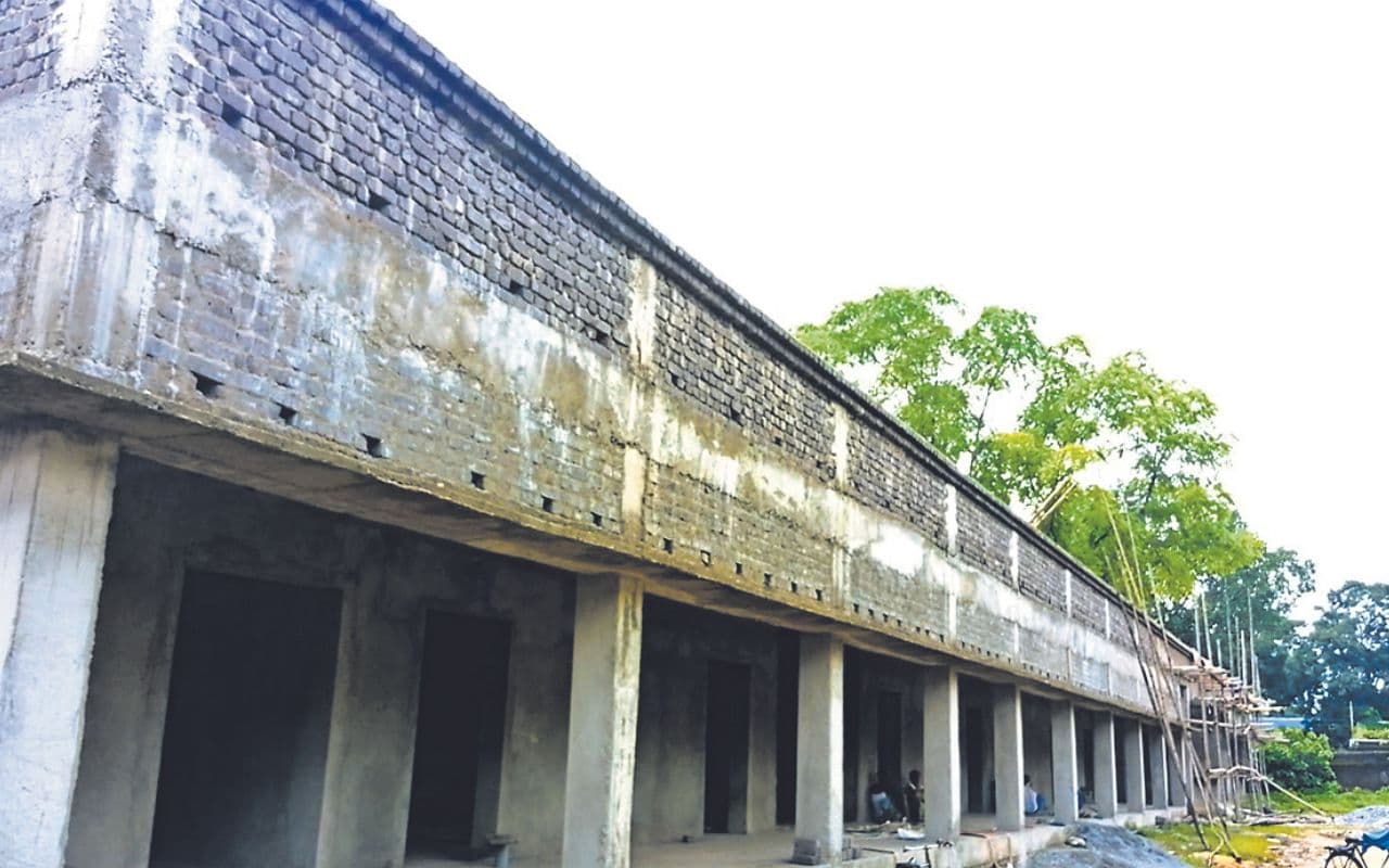 पाठ्य पुस्तकें ओडिया की, पढ़ाई होती है हिंदी में, सरकारी उपेक्षा का दंश झेल रहा अलेक्जेंडर हिंदी स्कूल