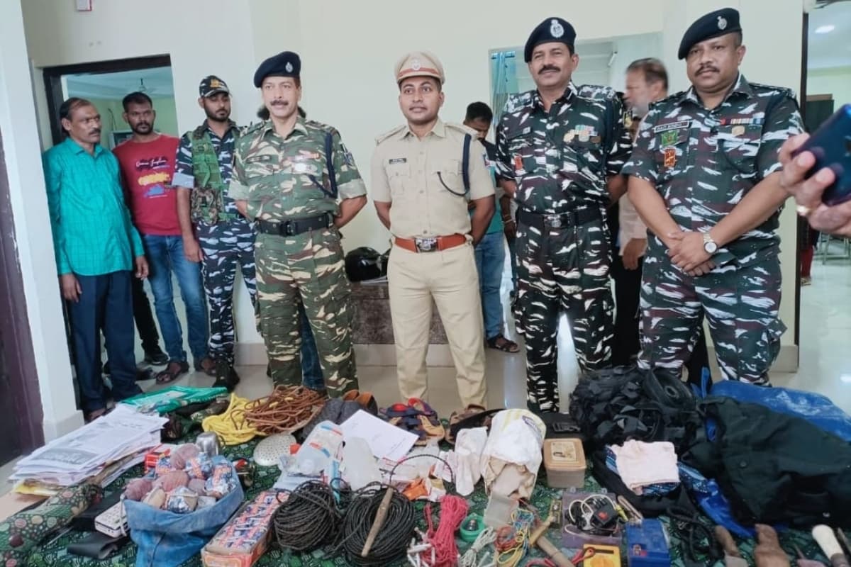 ओडिशा पुलिस को मिली बड़ी कामयाबी, माओवादी कैंप से भारी मात्रा में गोला-बारूद व नक्सली साहित्य बरामद