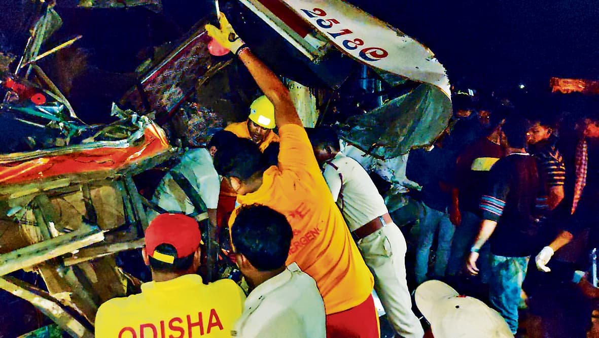 संबलपुर में दो ट्रकों की टक्कर में बंगाल के चार लोगों की मौत, कोलकाता-मुंबई एनएच पर हुआ हादसा