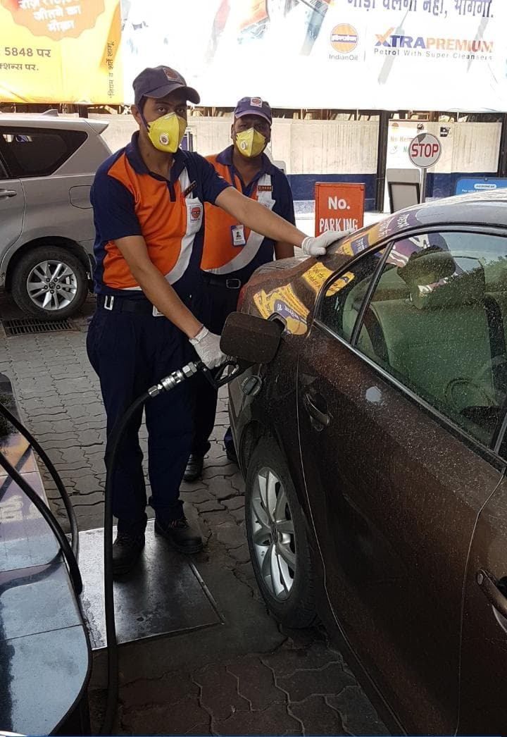 Petrol Diesel Price Today : रूस और अमेरिका की राजनीतिक घमासान में पानी के भाव आया तेल की कीमत