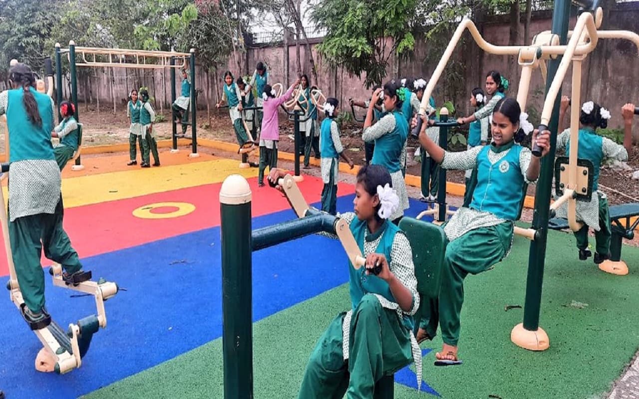 झारखंड: सोलर लाइट, ओपन जिम व मेडिकल कैंप के जरिए इन नक्सल प्रभावित गांवों की बदल रही तस्वीर