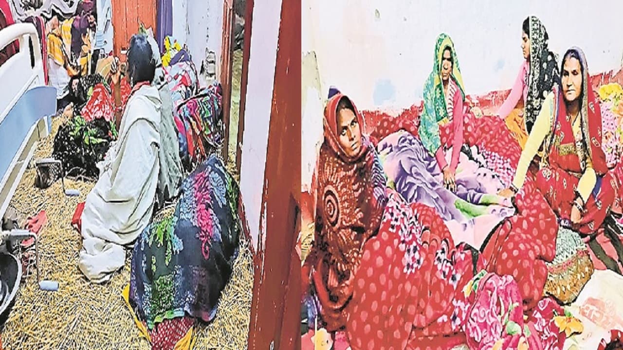 बिहार में बंध्याकरण ऑपरेशन के बाद फिर दिखी लापरवाही, मधेपुरा में जमीन पर पुआल बिछाकर सोने को मजबूर मरीज