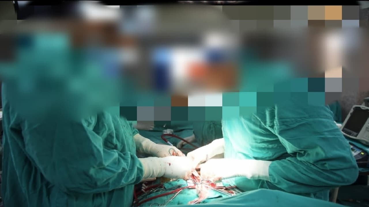 मुजफ्फरपुर में गर्भाशय ऑपरेशन के दौरान पेशाब की नली काटने वाला डॉक्टर गिरफ्तार, सहयोगी डॉक्टर अब भी फरार