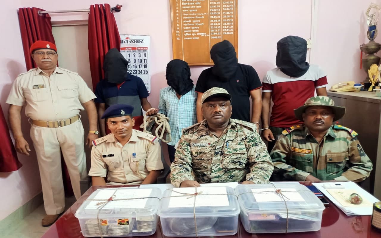 Crime News: झारखंड से पंजाब व दिल्ली में हो रही अफीम की तस्करी, CRPF जवान समेत 4 अरेस्ट, 2 किलो अफीम जब्त