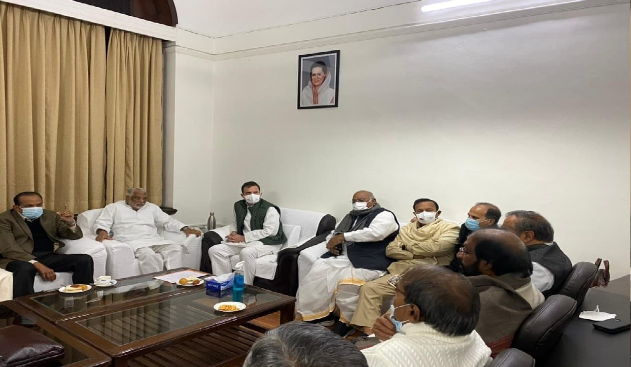 Opposition Meeting: सरकार को विपक्षी पार्टियों से डर, बोले मल्लिकार्जुन खड़गे- माफी मांगने का सवाल ही नहीं