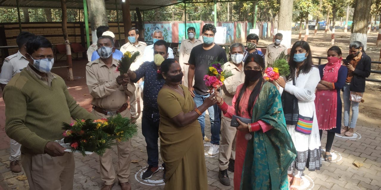 Jharkhand News : रांची के ओरमांझी का भगवान बिरसा जैविक उद्यान आज से खुला, पहले दिन पर्यटकों का ऐसे किया गया स्वागत, ये है इंतजाम Jharkhand News : रांची के ओरमांझी का भगवान बिरसा जैविक उद्यान आज से खुला, पहले दिन पर्यटकों का ऐसे किया गया स्वागत, ये है इंतजाम