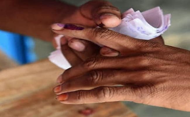 Coronavirus guidelines in hindi : चुनावी सभाओं में टूट रहे नियम, नेता लापरवाह, आम लोगों पर जुर्माना